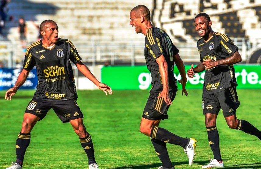 Equipe paulista aplicou 1 a 0 no Mois&eacute;s Lucarelli e segurou a press&atilde;o para garantir tr&ecirc;s pontos