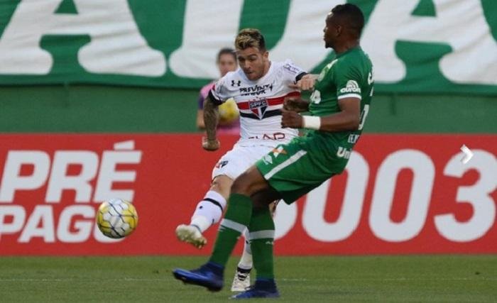 Equipe catarinense chegou aos 52 pontos ap&oacute;s vencer por 2 a 0