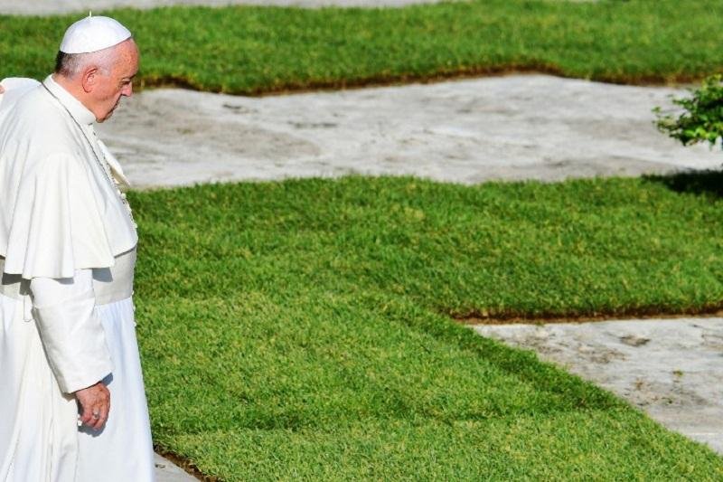 Papa prorroga de forma indefinida que padres possam absolver aborto