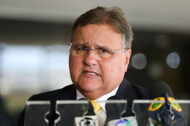 Ministro-chefe da Secretaria de Governo &eacute; acusado de corrup&ccedil;&atilde;o e tentativa de tr&aacute;fico de influ&ecirc;ncia 