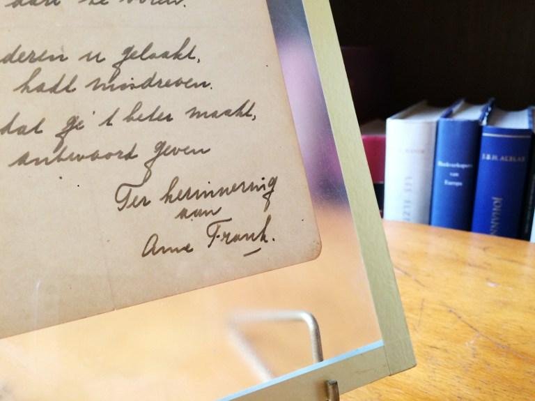 Escrito em holand&ecirc;s, poema ser&aacute; leiloado na cidade de Haarlem