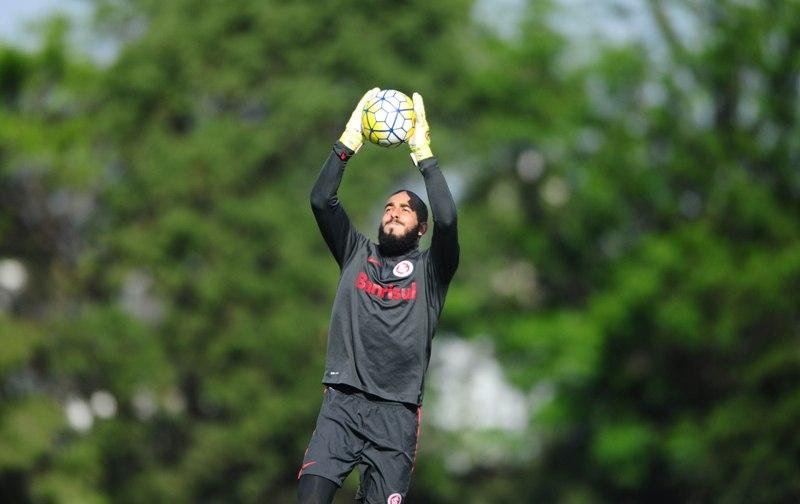 Danilo Fernandes lamentou mais uma atua&ccedil;&atilde;o ruim do Inter