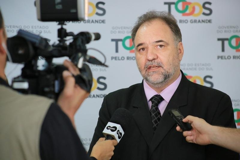 "Esse pacote &eacute; a favor do servidor", diz secret&aacute;rio-geral de governo