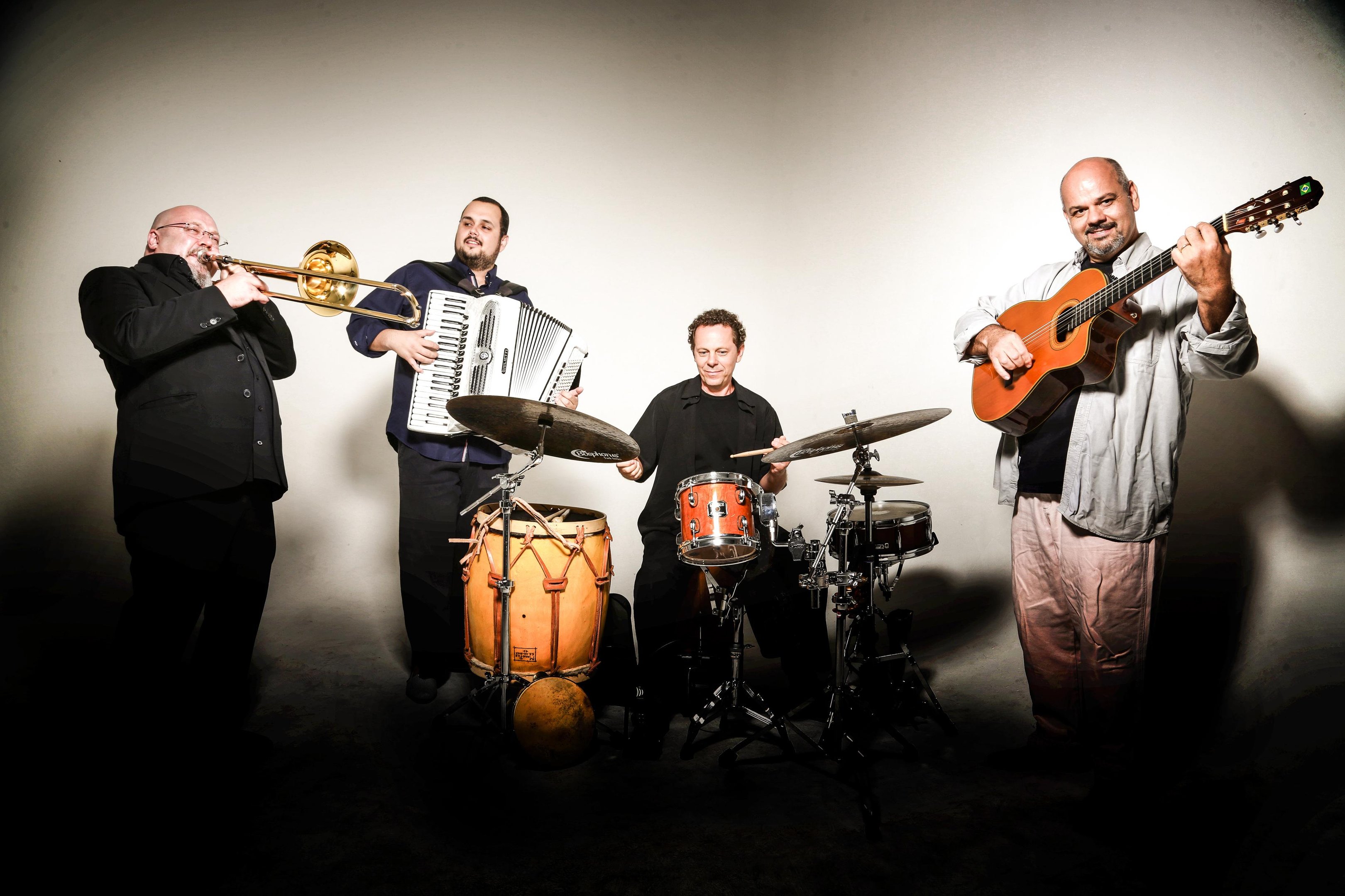 Terceiro &aacute;lbum leva o nome da banda: "Quartch&ecirc;to"