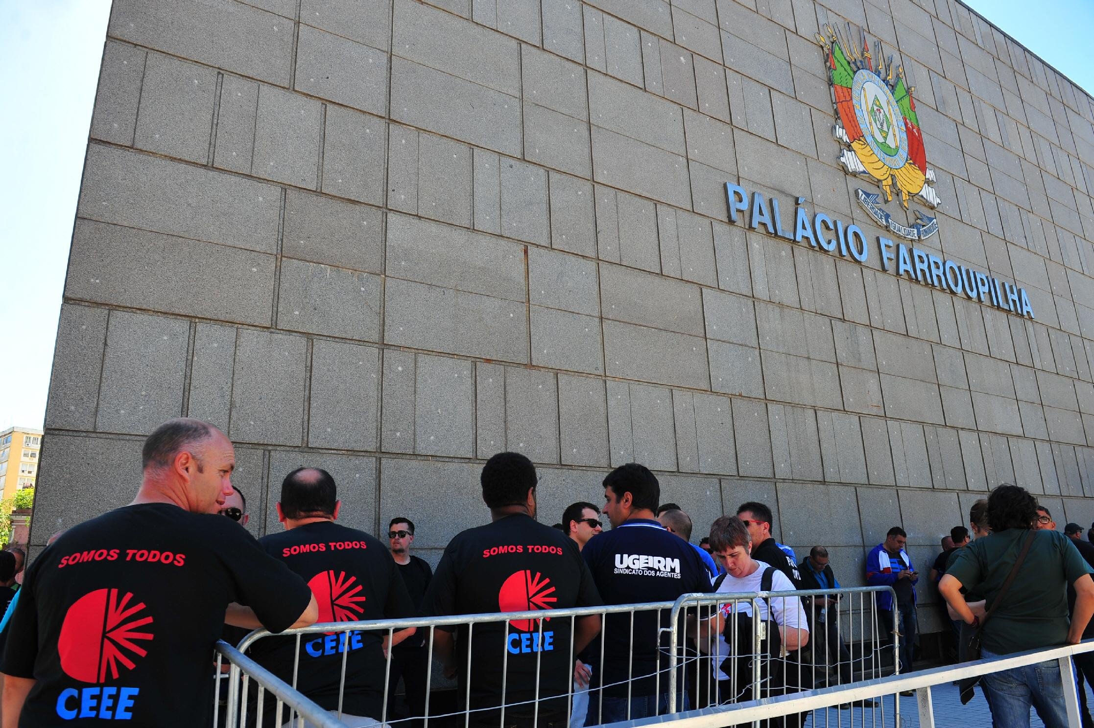 Servidores articulam frentes parlamentares em defesa de estatais