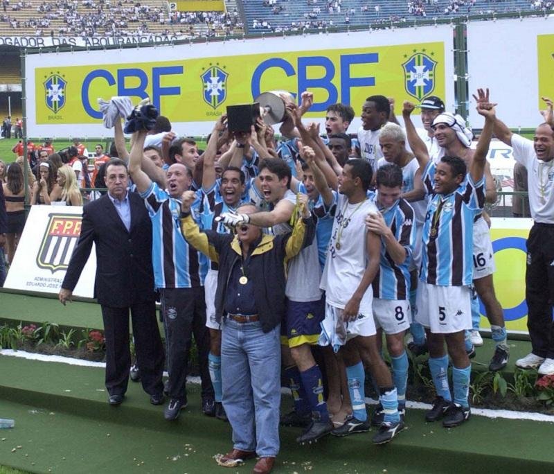 Jogadores comemoram o quarto t&iacute;tulo da Copa do Brasil do Tricolor