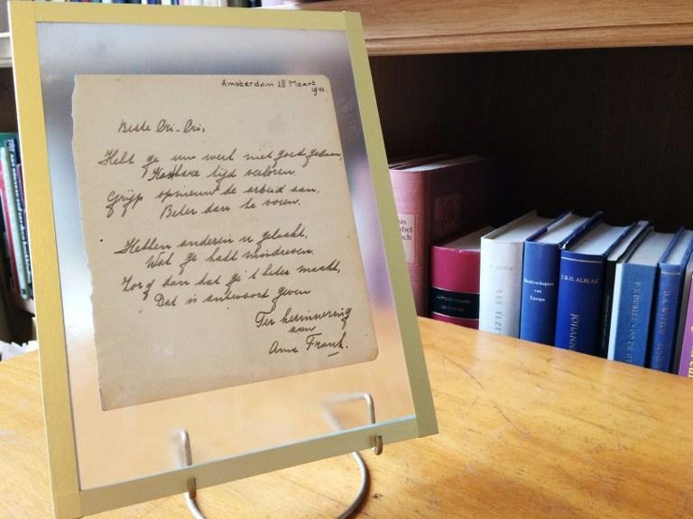 Poema de Anne Frank &eacute; vendido por 140 mil euros em leil&atilde;o