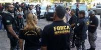Um delegado, 26 policiais e 10 peritos chegaram nesta quarta-feira a Porto Alegre