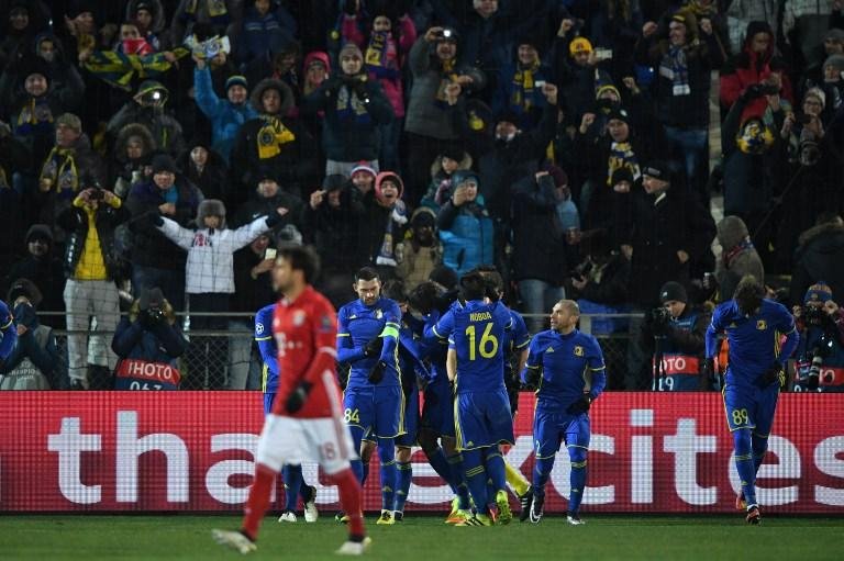 Douglas Costa marca, mas Bayern leva virada na R&uacute;ssia