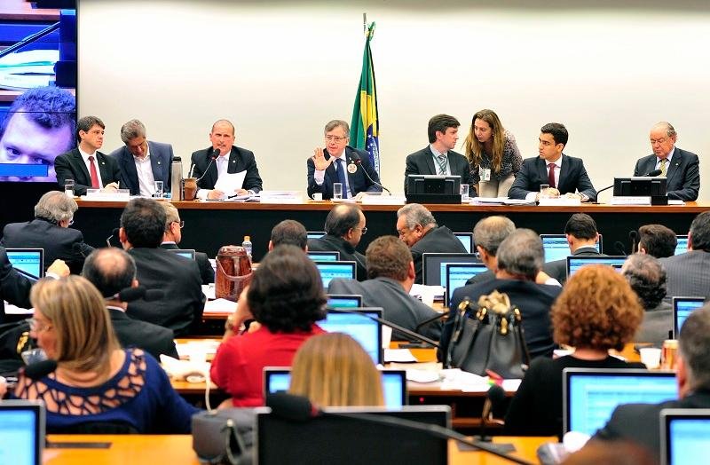 Texto foi aprovado com orienta&ccedil;&atilde;o favor&aacute;vel de todos os partidos que t&ecirc;m representantes na comiss&atilde;o especial