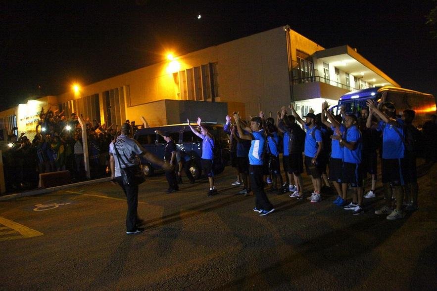 Gr&ecirc;mio &eacute; recebido com festa na volta a Porto Alegre