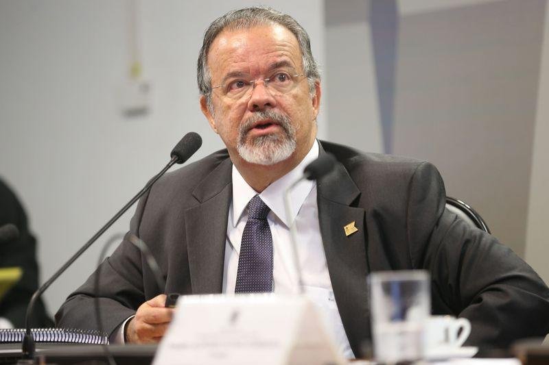 Raul Jungmann salientou que Constitui&ccedil;&atilde;o prev&ecirc; diferencia&ccedil;&atilde;o para trabalhadores civis