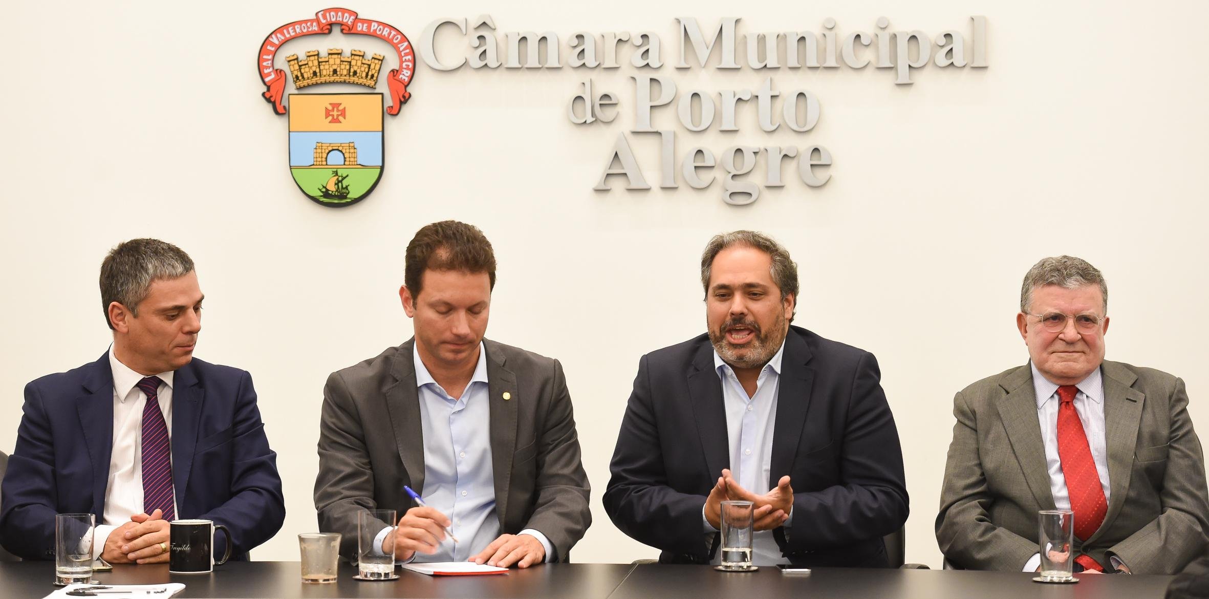 Marchezan e o vice eleito, Gustavo Paim, realizaram reuni&atilde;o com 34 vereadores atuais e da pr&oacute;xima legislatura