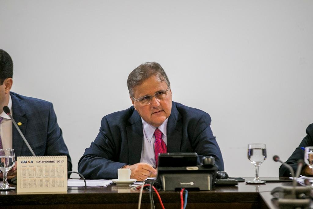 Ministro da Secretaria de Governo entregou carta de ren&uacute;ncia nesta sexta