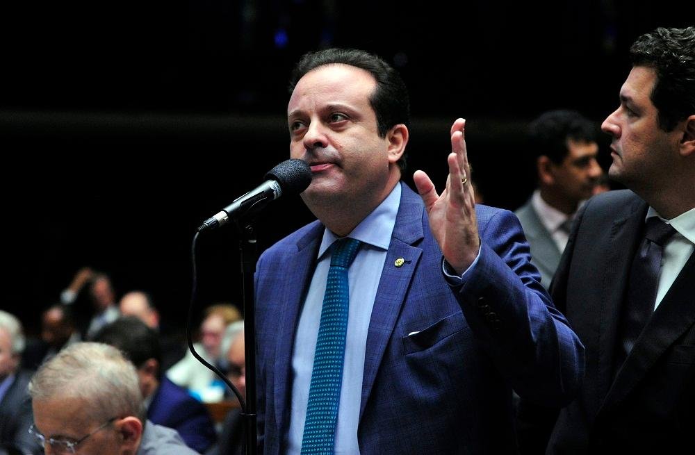 Para l&iacute;der do governo, demiss&atilde;o de Geddel preserva estabilidade da base