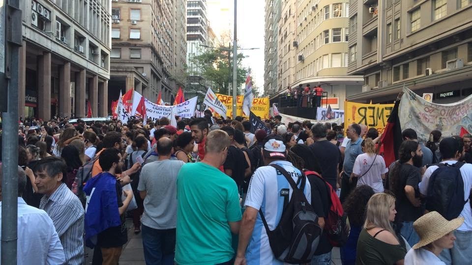 Acompanhe ao vivo protesto contra governo Sartori e PEC 55 em Porto Alegre