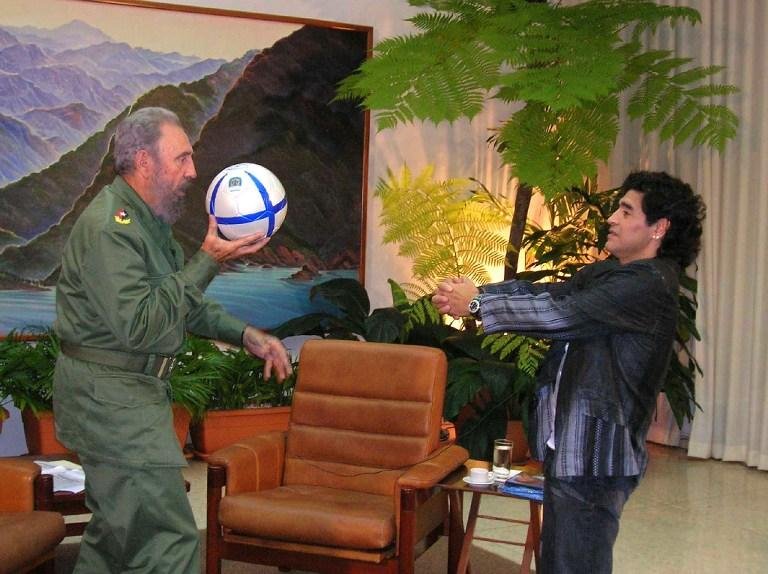 Maradona recebeu Fidel Castro em seu programa de TV