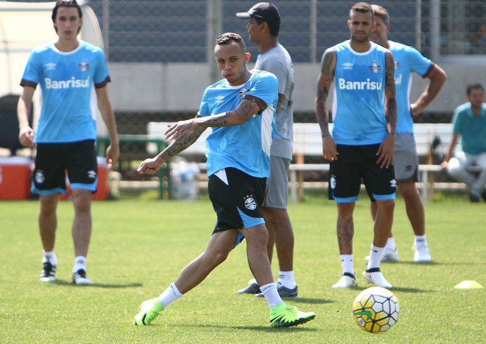 Everton cr&ecirc; que Atl&eacute;tico-MG tentar&aacute; pressionar o Gr&ecirc;mio desde o apito inicial