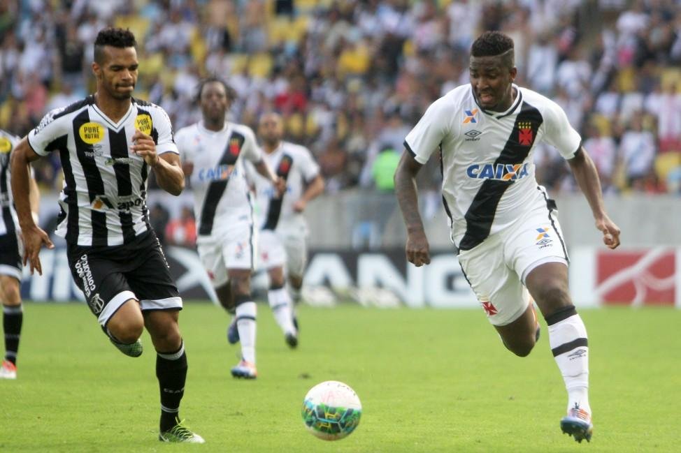 Vasco vence Cear&aacute; de virada e retorna para a S&eacute;rie A