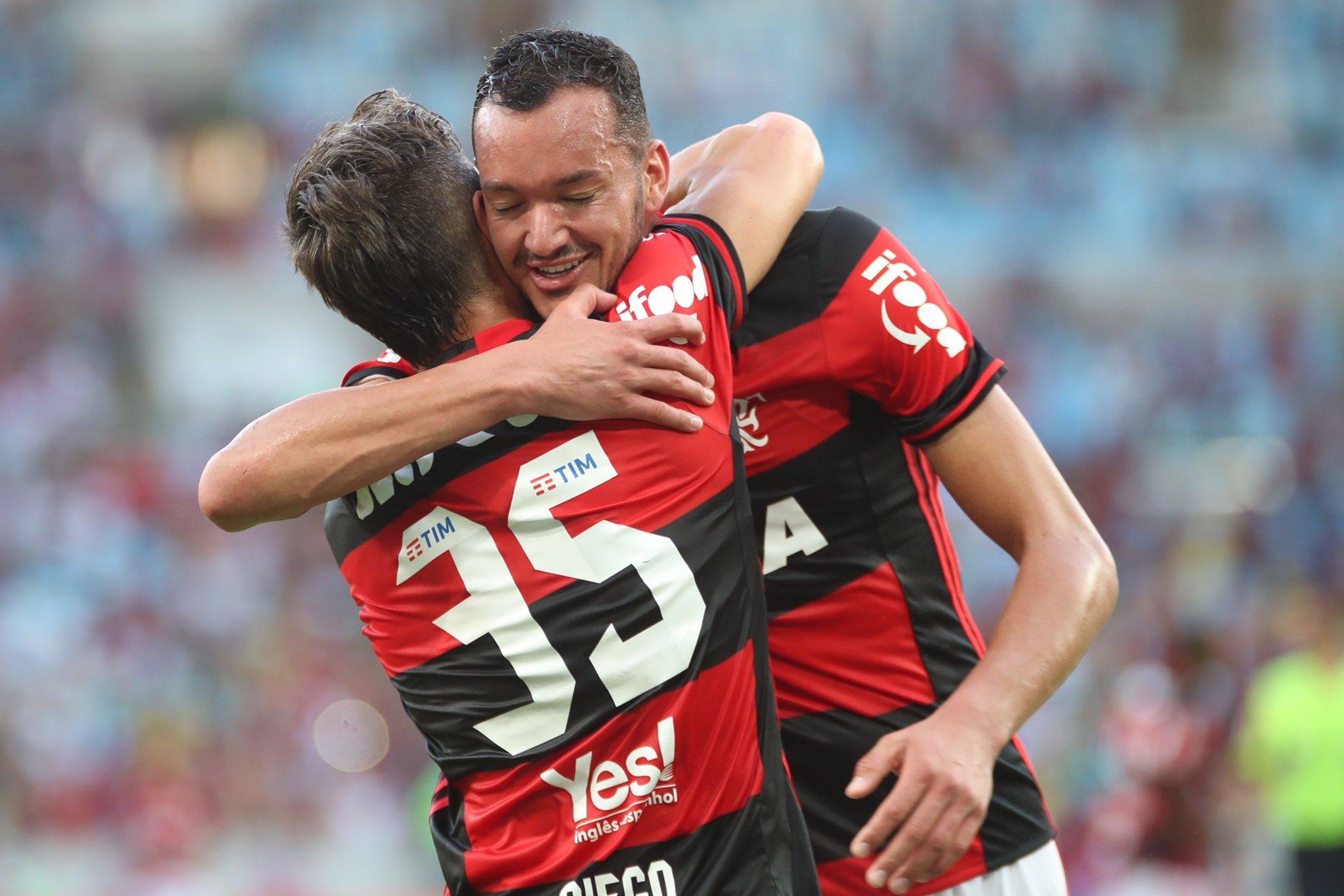 Flamengo vence Santos por 2 a 0
