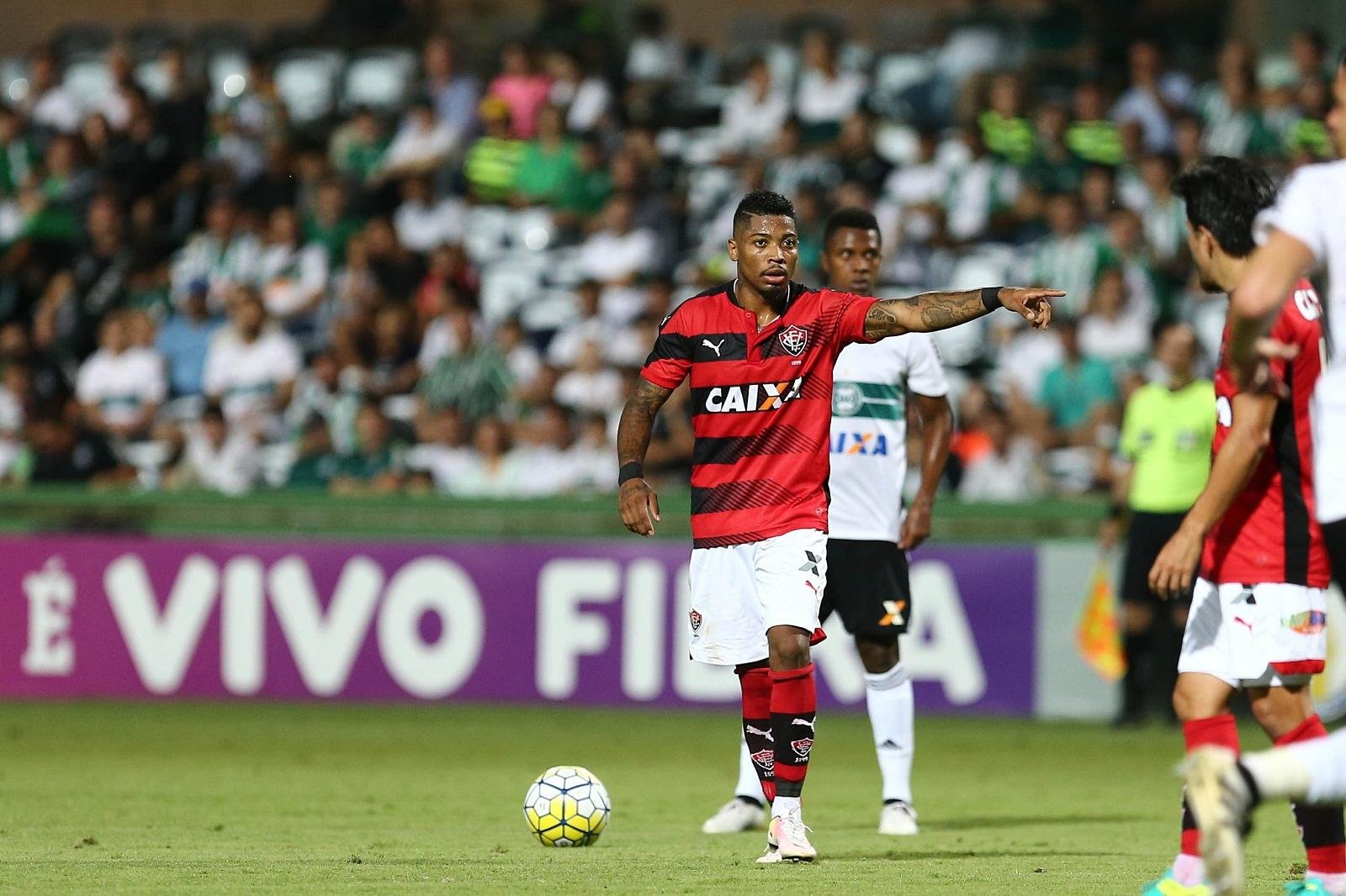 Marinho marcou o &uacute;nico gol da partida que levou baianos a 45 pontos, tr&ecirc;s a mais que o Colorado