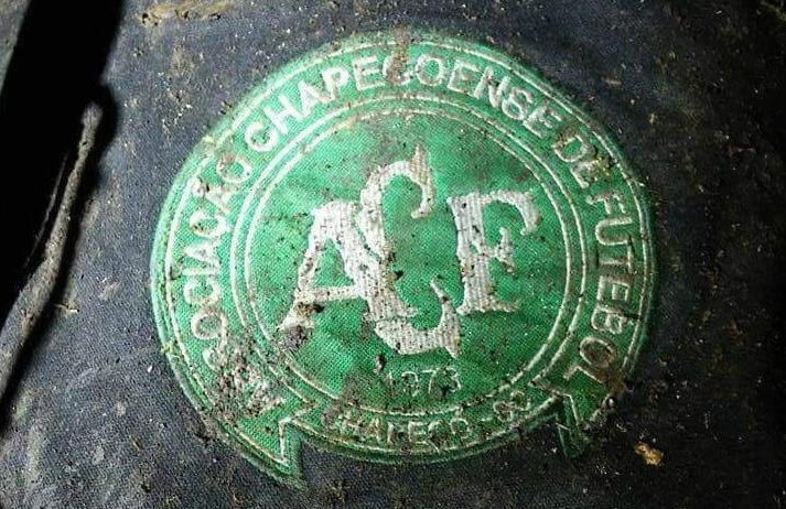 Vinte e cinco morrem em queda de avi&atilde;o da Chapencoense, confirma prefeito