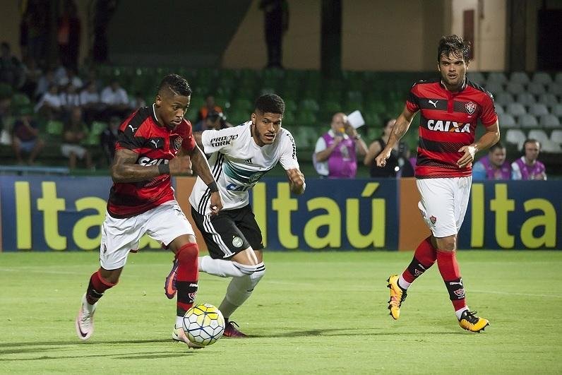 Marinho fez um gola&ccedil;o e tornou o Vit&oacute;ria quase inalcan&ccedil;&aacute;vel para o Inter