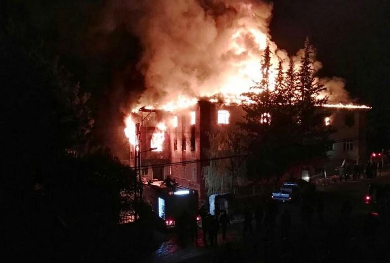 Inc&ecirc;ndio matou 12 pessoas e deixou 22 feridas em internato feminino na Turquia