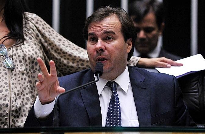 Em resposta ao STF, Maia cria comiss&atilde;o especial para discutir aborto