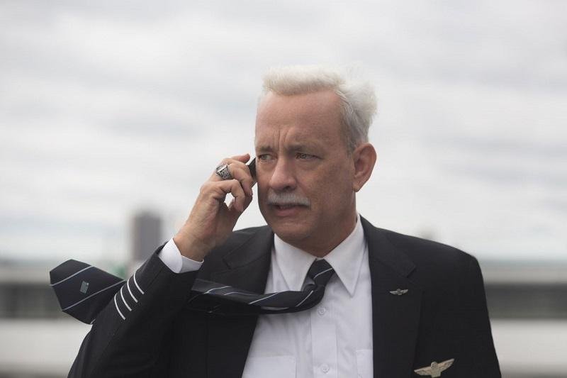 Tom Hanks interpreta o piloto Chesley "Sully" Sullenberger no longa