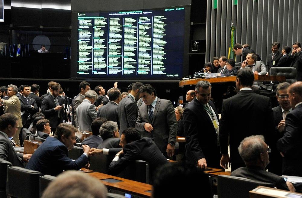 Deputados aprovaram pacote de dez medidas anticorrup&ccedil;&atilde;o proposto pelo Minist&eacute;rio P&uacute;blico com diversas altera&ccedil;&otilde;es