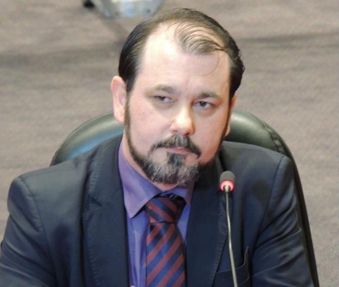 Chefe de Pol&iacute;cia Civil sofre acidente na ERS 734, em Rio Grande