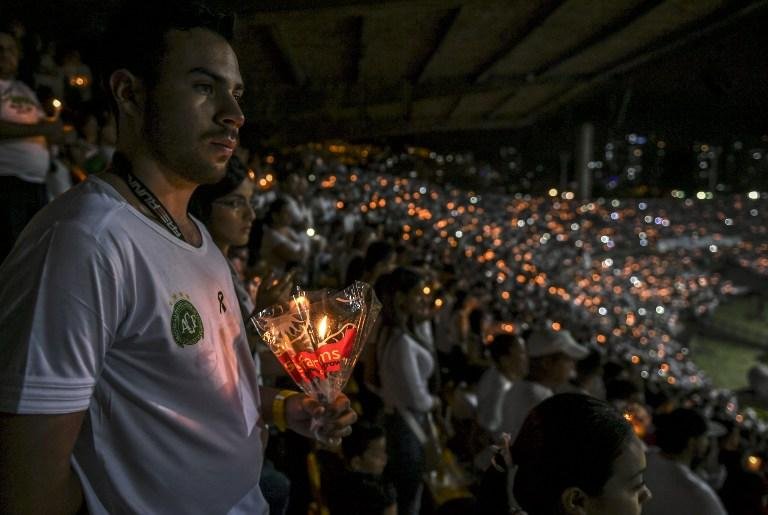 Tributo emocionante reuniu mais de 100 mil pessoas no Atan&aacute;sio Girardot e seu entorno