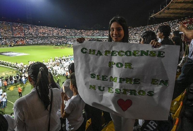 CBF divulga agradecimento a colombianos por tributo &agrave; Chapecoense