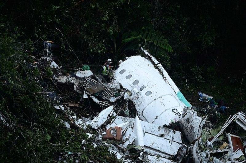 Acidente a&eacute;reo com o avi&atilde;o da Chapecoense deixou 71 mortos e seis feridos na madrugada de ter&ccedil;a-feira