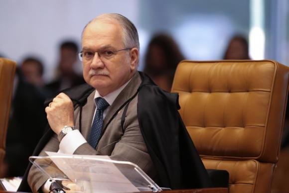 Fachin vota a favor do recebimento de den&uacute;ncia contra Renan
