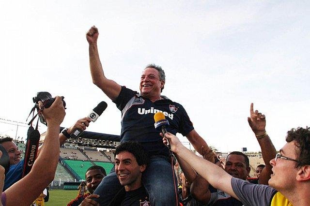 Treinador, campe&atilde;o brasileiro com o tricolor carioca em 2012, ser&aacute; apresentado nesta sexta