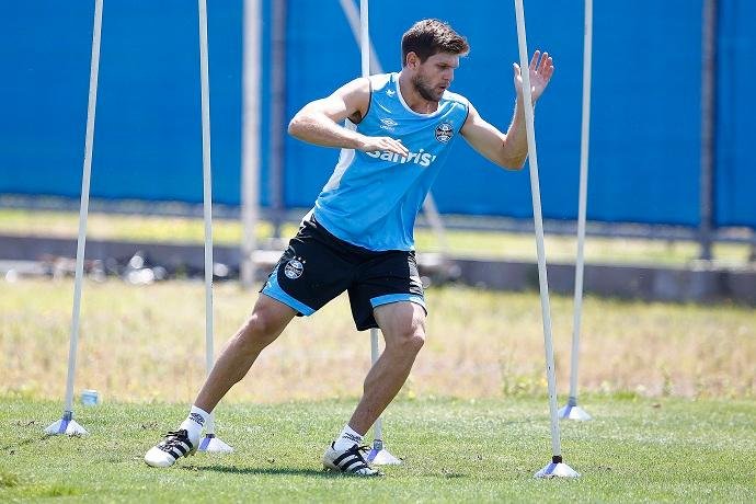 Kannemann fala em "deixar a alma no campo" e desfrutar final para honrar Chapecoense