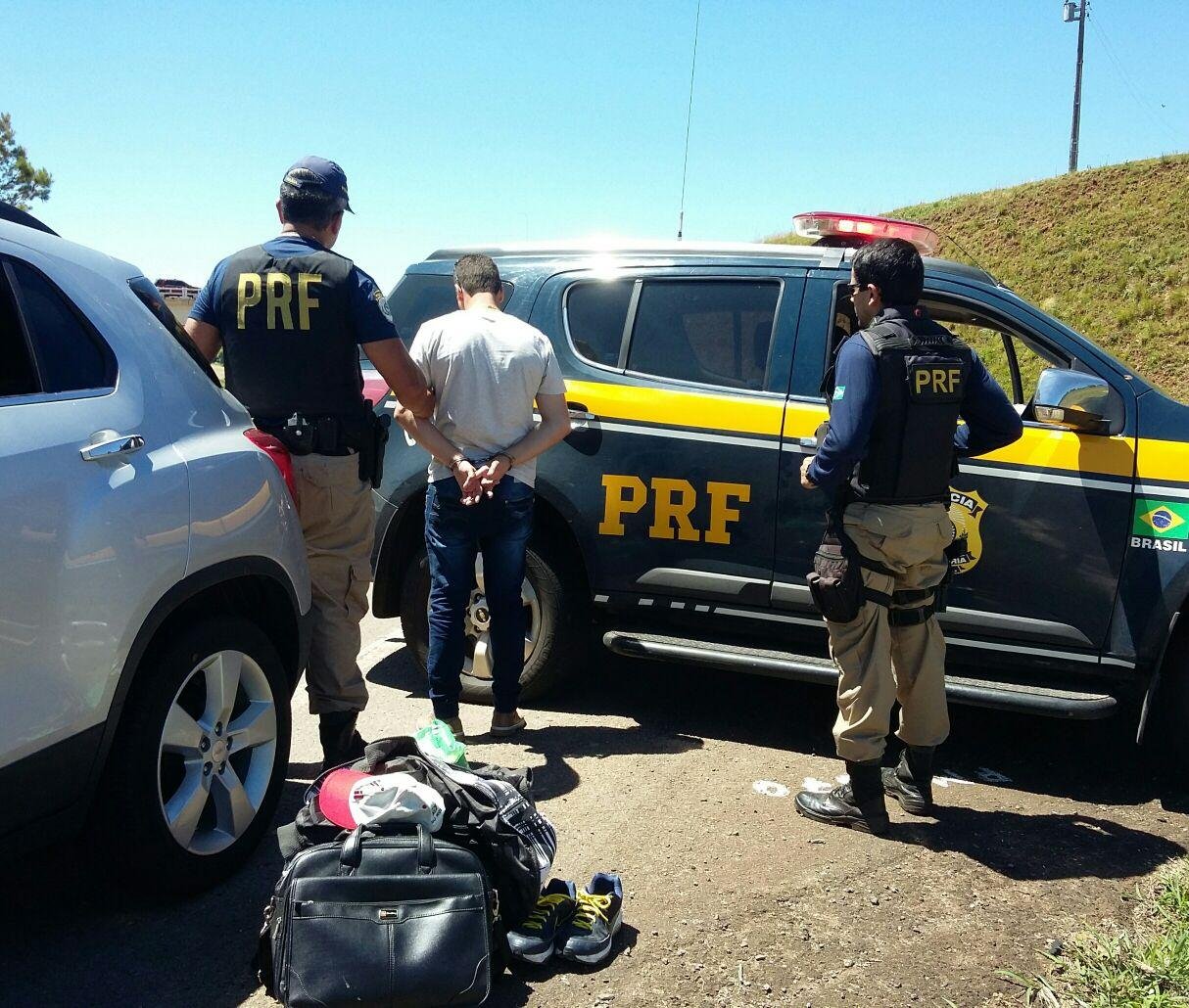 PRF apreende mais de 50 mil d&oacute;lares em carro clonado envolvido em acidente