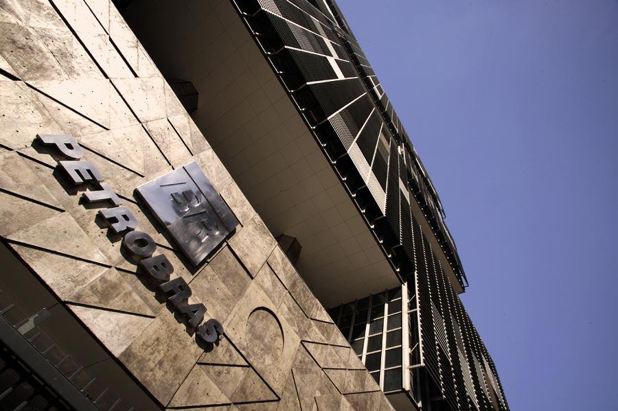 Justi&ccedil;a determina que Petrobras e ANP suspendam venda da BR Distribuidora