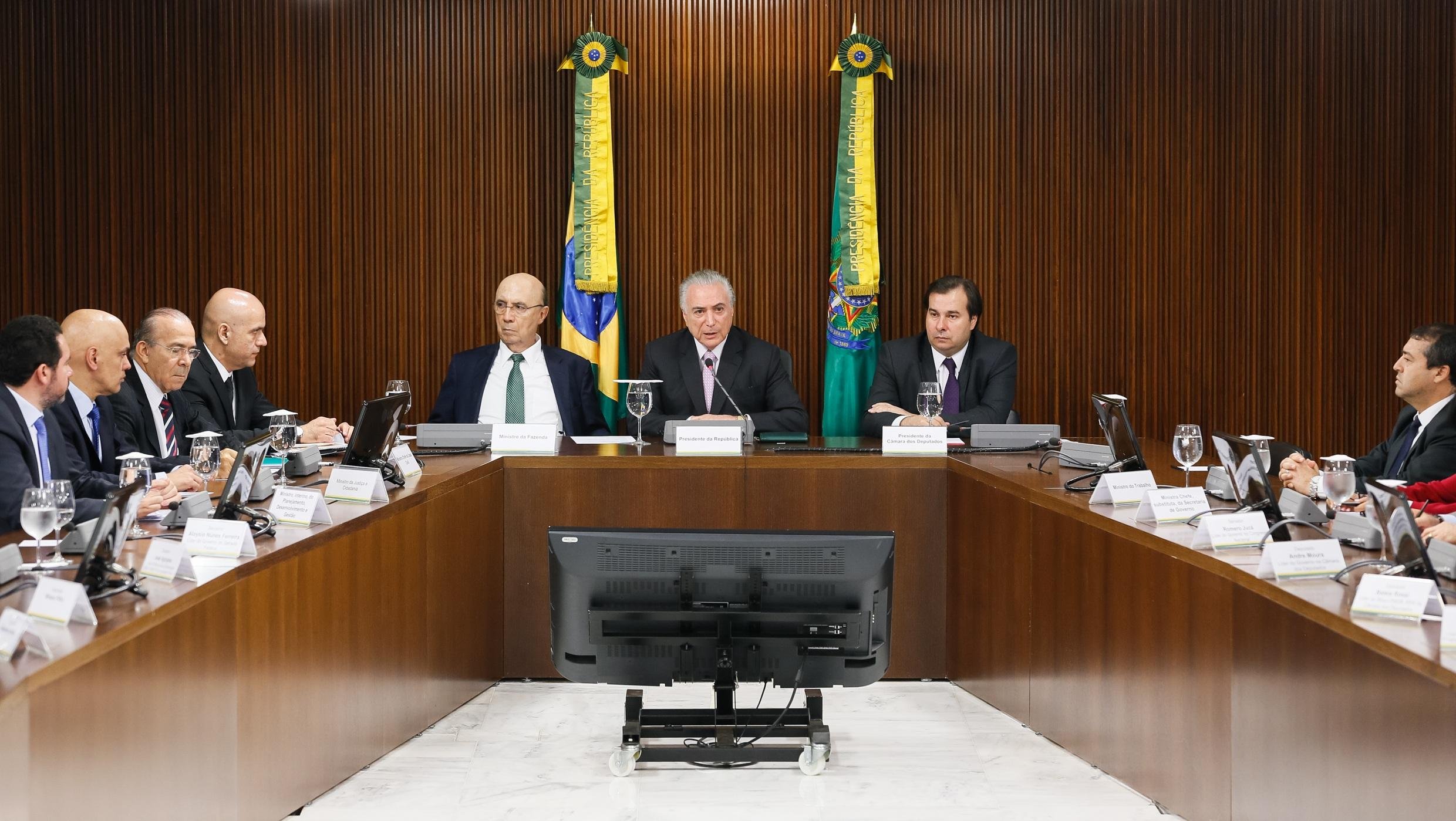 Ministro da Fazenda destacou que brasileiros est&atilde;o vivendo mais e isso requer trabalhar mais, sustenta