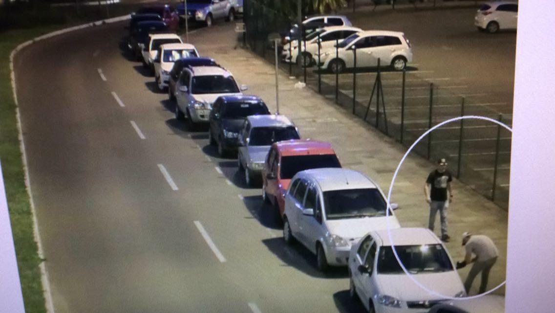 Quadrilha rouba estepes em estacionamentos como o do aeroporto Salgado Filho