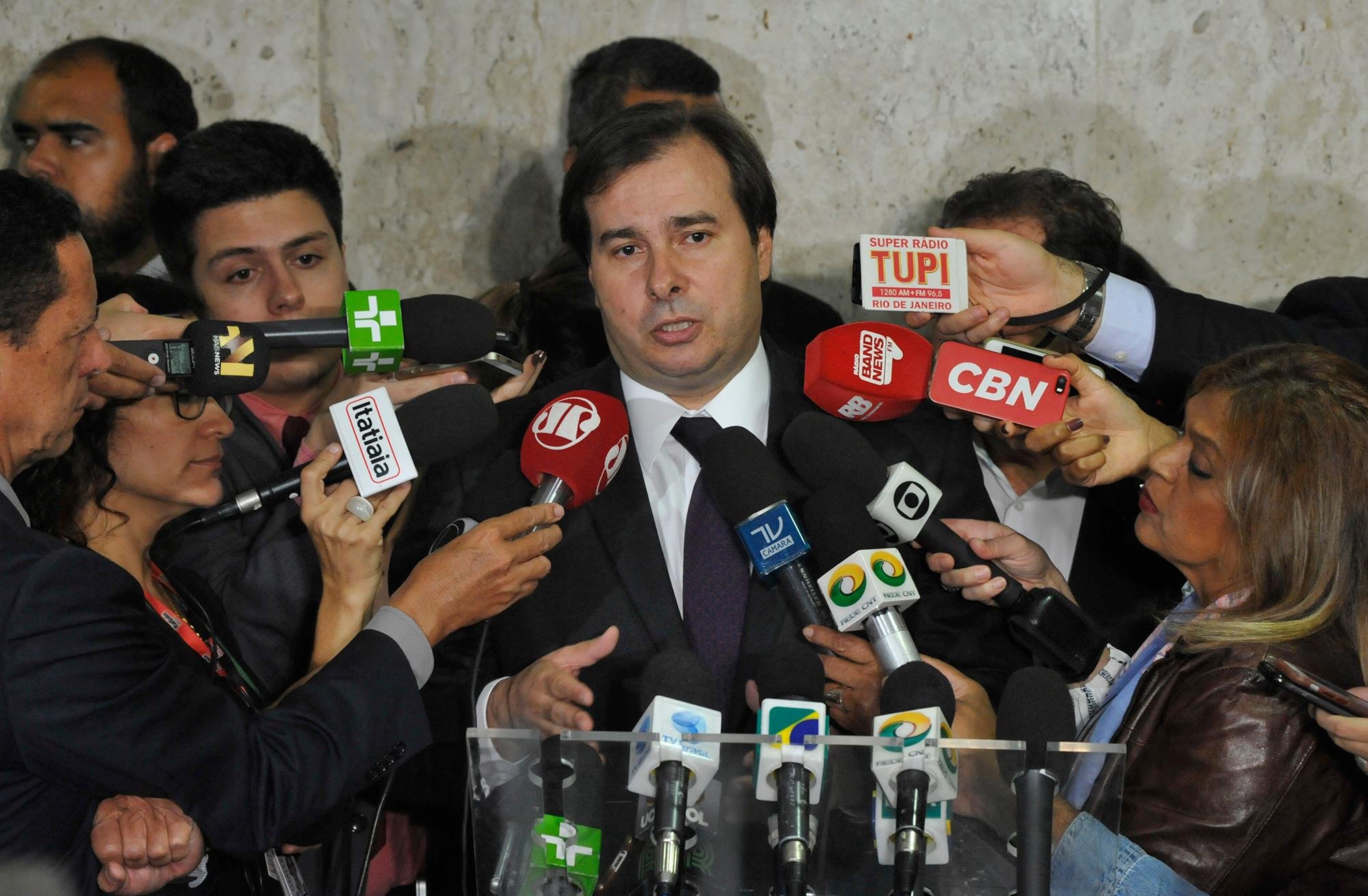 Rodrigo Maia critica decis&atilde;o de Marco Aur&eacute;lio que determinou afastamento de Renan