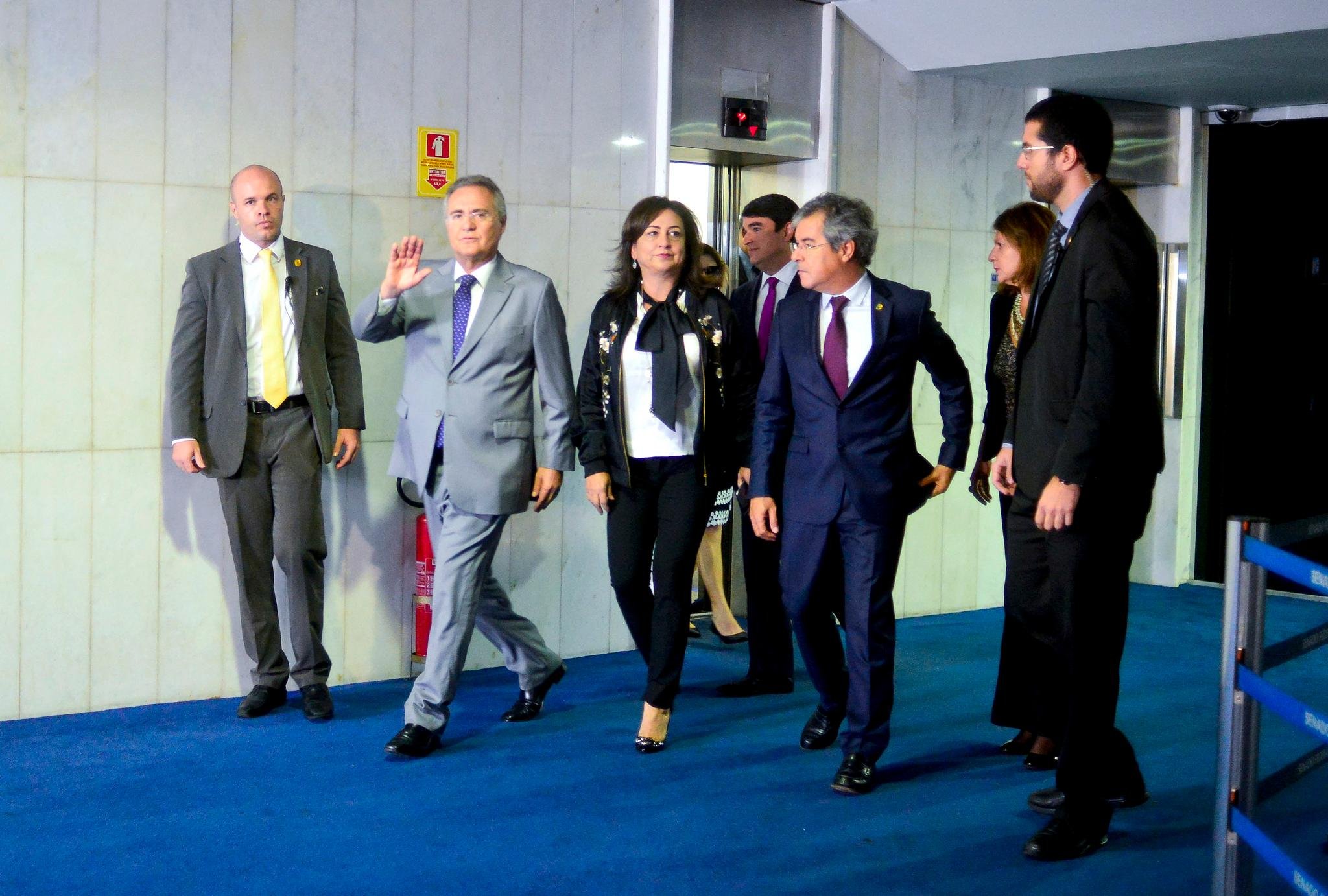 Mesa Diretora do Senado n&atilde;o aceitou o afastamento imediato de Renan Calheiros