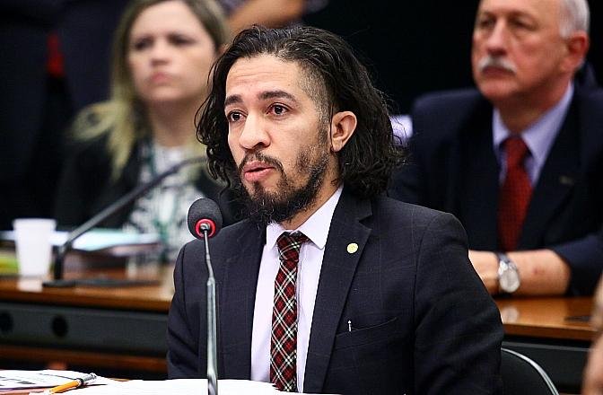 Mesa da C&acirc;mara dos Deputados sugere suspens&atilde;o do parlamentar por at&eacute; seis meses