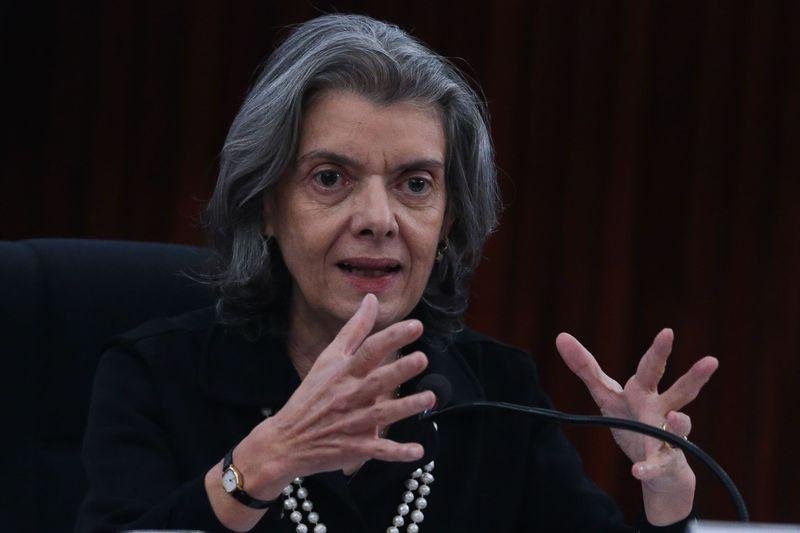 Decis&atilde;o que afastou o presidente do Senado n&atilde;o foi cumprida pela Mesa da Casa