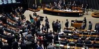 Câmara aprova lei que favorece regularização de estrangeiros no País