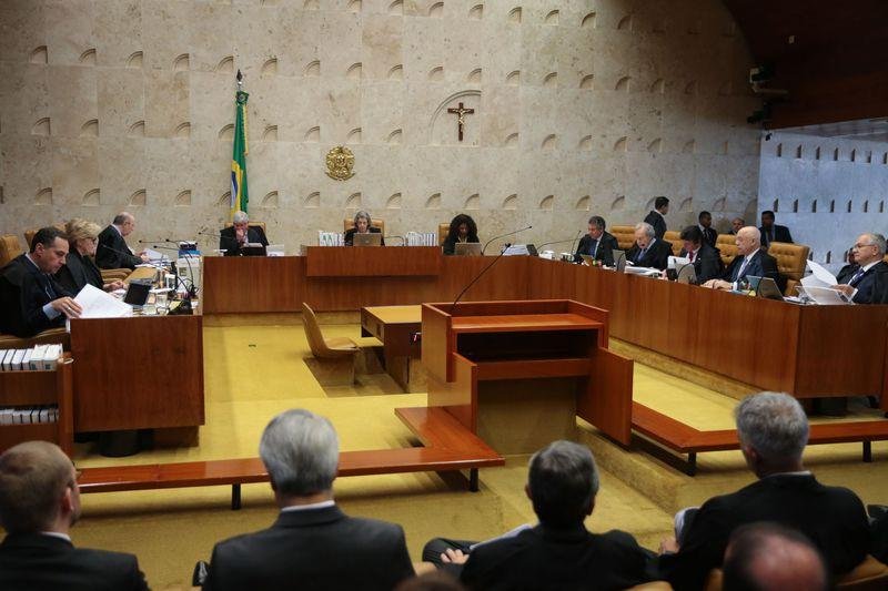 STF mant&eacute;m Renan Calheiros na presid&ecirc;ncia do Senado