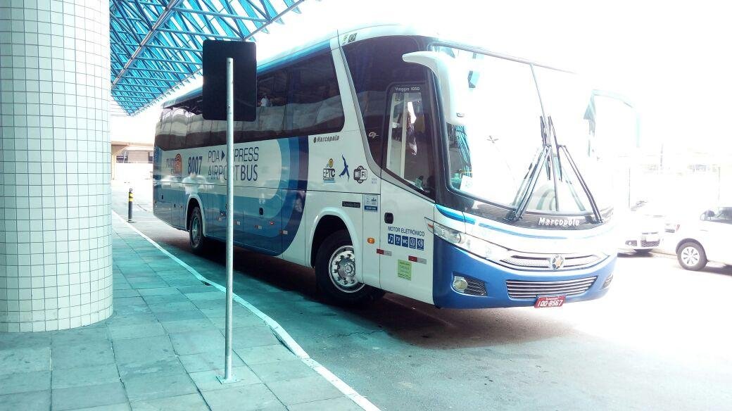 Linha de &ocirc;nibus liga aeroporto a hot&eacute;is em Porto Alegre 