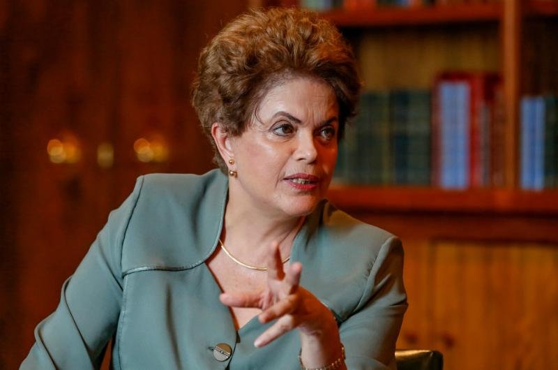 "&Eacute; um governo de velhos brancos ricos", diz Dilma a jornal brit&acirc;nico sobre sua sucess&atilde;o